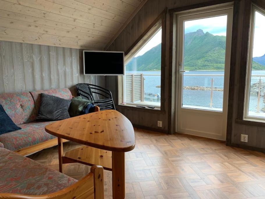 Leilighet I Rorbu Pa Kaldfarnes - Yttersia Senja Kültér fotó